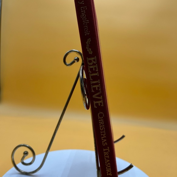 Believe Christmas Treasury by Mary Engelbreit, Christmas - Picture 3 of 5